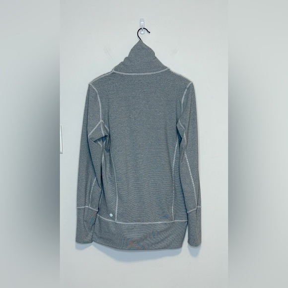 Lululemon In Stride Jacket , sz : 10 - Picture 2 of 6